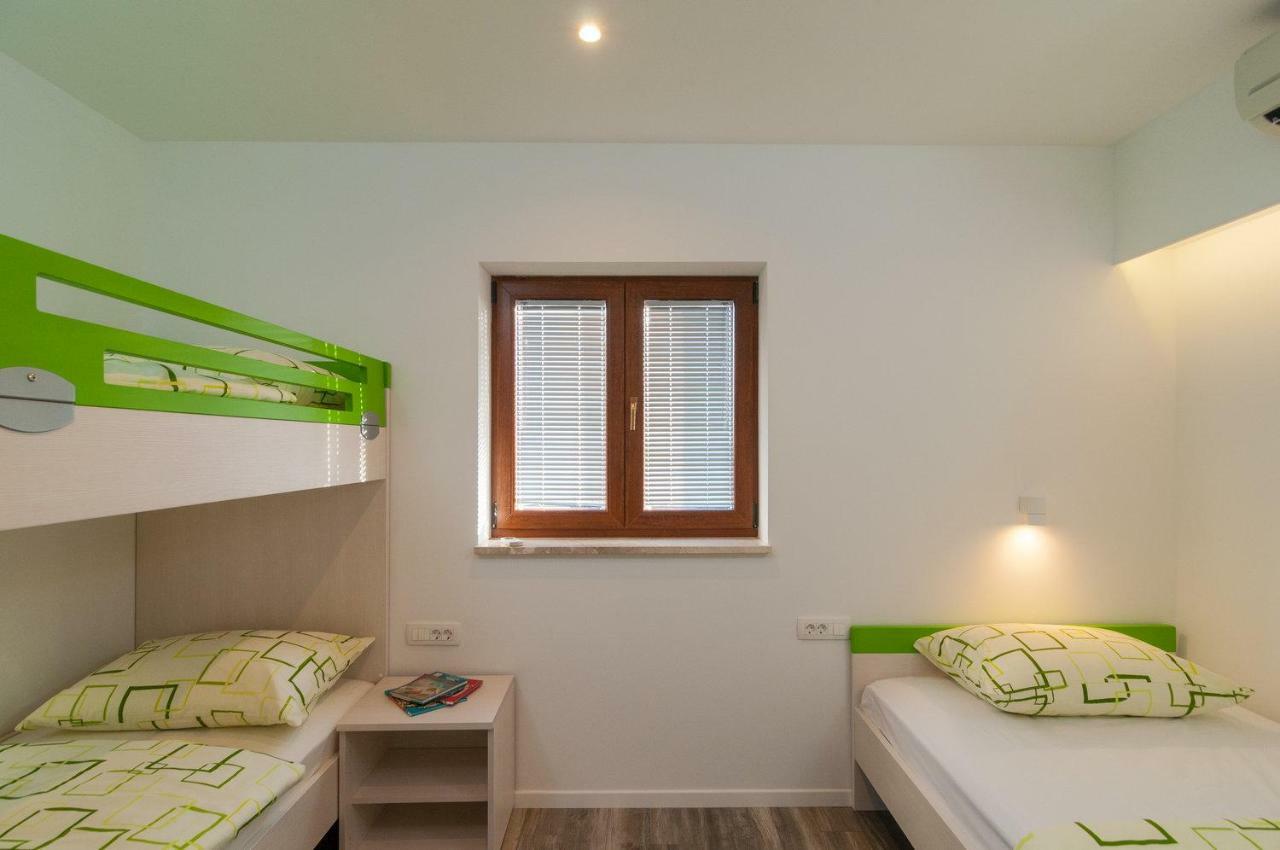 Beautiful Apartment With Private Pool Trogir Extérieur photo