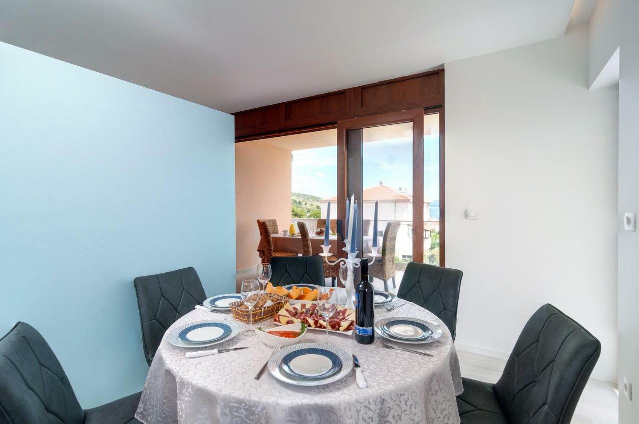 Beautiful Apartment With Private Pool Trogir Extérieur photo